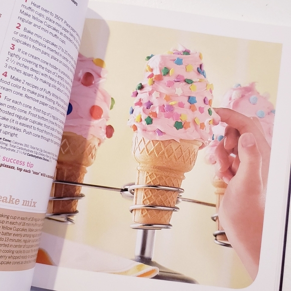 Betty Crocker the big book of cupcakes 🧁 - Picture 5 of 7